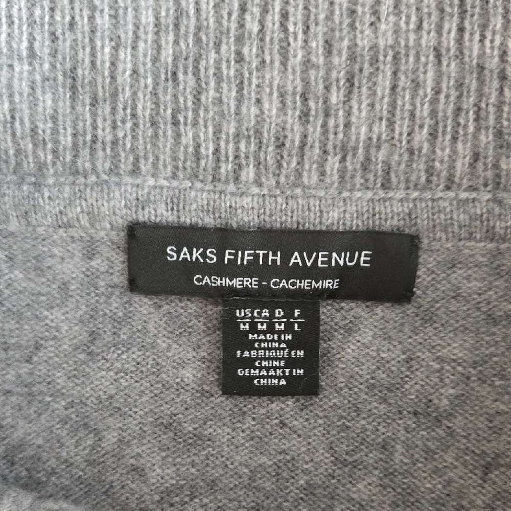 Saks Fifth Avenue Jumbo Cowlneck, Off The Shoulder 100% Cashmere Sweater, M, VGC